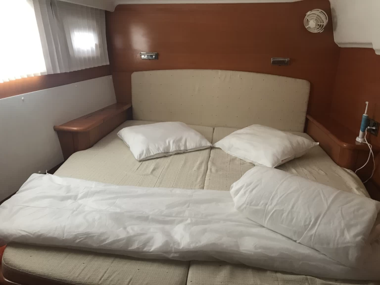 Wynajem Katamaran Lagoon z patentem 