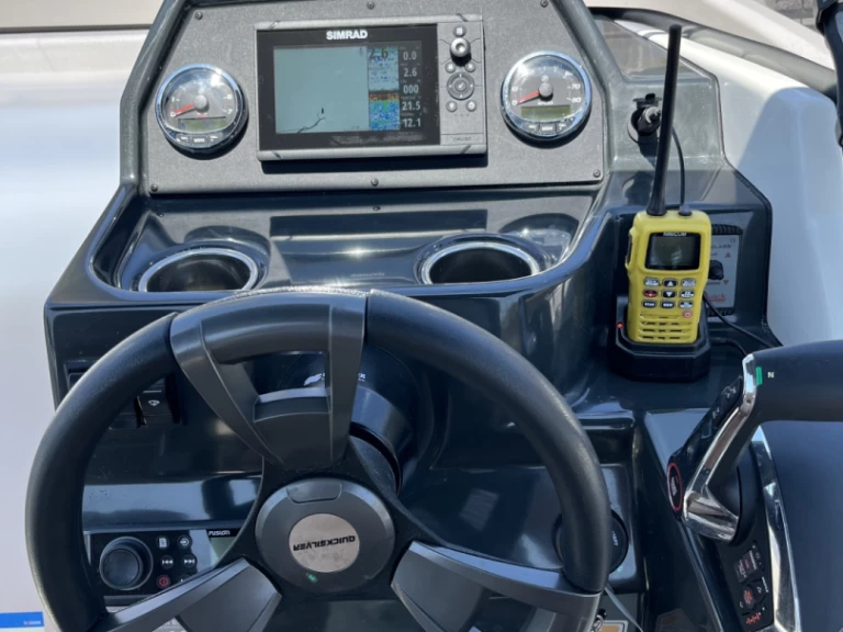 Wynajmij Quicksilver Activ 675 Open w Arzon