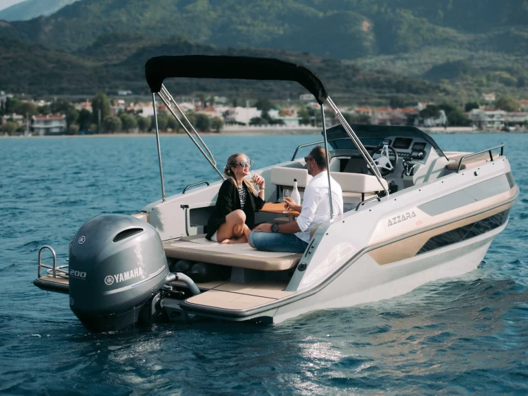 Azzara 67 S między profesjonalistami a osobami prywatnymi w Zadar