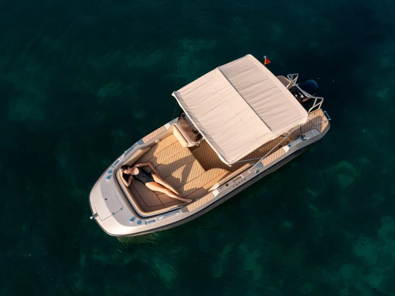 Wynajem Motorówka Bulldog z patentem 