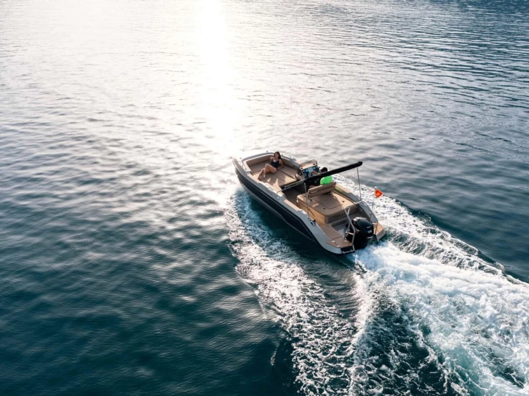 Bulldog 600 między profesjonalistami a osobami prywatnymi w Zadar