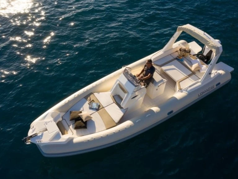 Wynajem Łódż półsztywna Lomac z patentem 