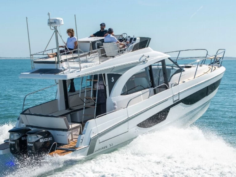 Wynajem Motorówka w Ajaccio - Bénéteau ANTARES 11 OB FLY