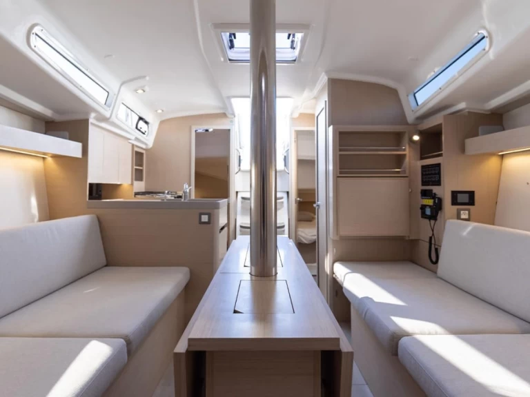 Bénéteau Oceanis 34.1 między profesjonalistami a osobami prywatnymi w Ajaccio