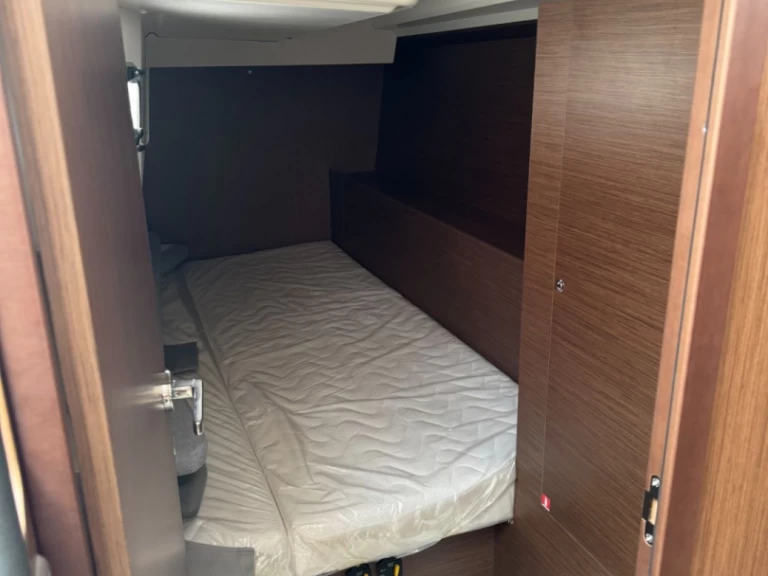 Wynajmij Bénéteau OCEANIS 37.1 OCEANIS 37.1 w Ajaccio