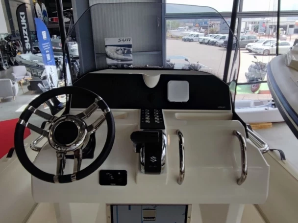 Łódż półsztywna do wynajmu w Ajaccio w najlepszej cenie