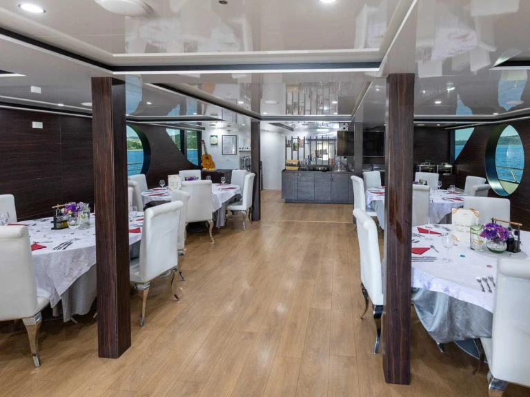 Wynajmij Luksusowy jacht z lub bez skippera  w Sibenik