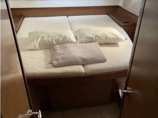 Wynajem Katamaran Lagoon z patentem 