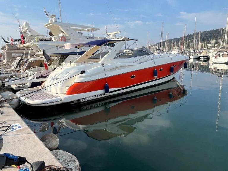 Wynajem Motorówka w Port Camille Rayon - Sunseeker Predator 56