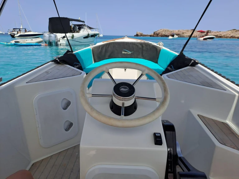 Motorówka do wynajmu w Malaga w najlepszej cenie