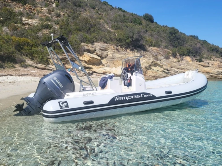 Wynajem Łódż półsztywna Capelli z patentem 