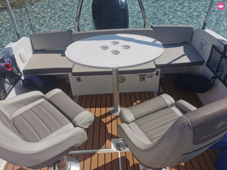 Wynajmij Jeanneau Cap Camarat 5.5 WA Serie 2 w Saint-Florent