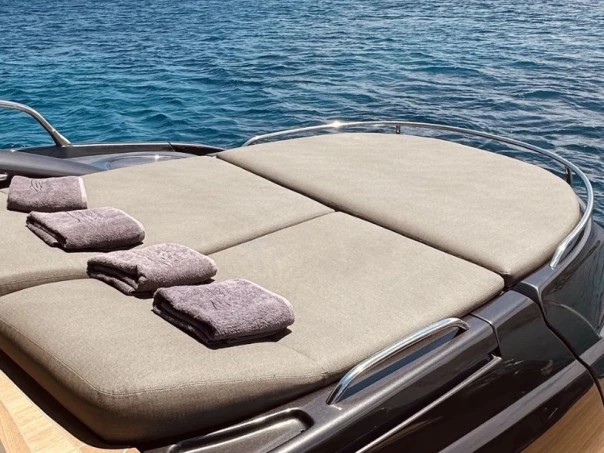 Wynajmij Cranchi Mediterranee 50 w Mykonos (City)