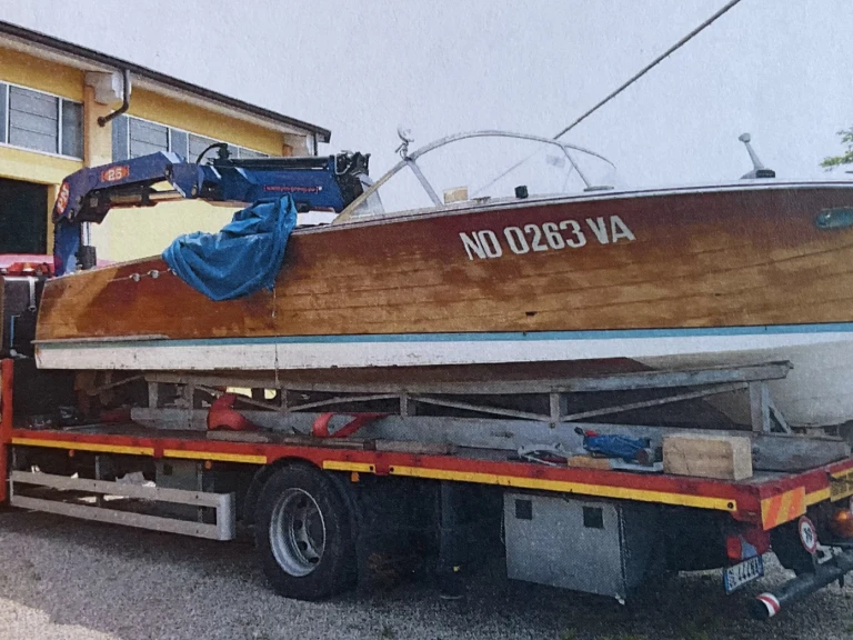 Motorówka do wynajmu w Kreisfreie Stadt Potsdam w najlepszej cenie