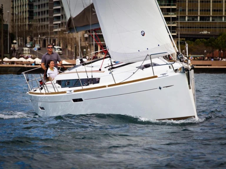 Wynajmij Jeanneau Sun Odyssey 379 w Port-Haliguen