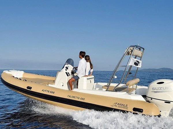 Łódż półsztywna do wynajmu w Saint-Florent w najlepszej cenie