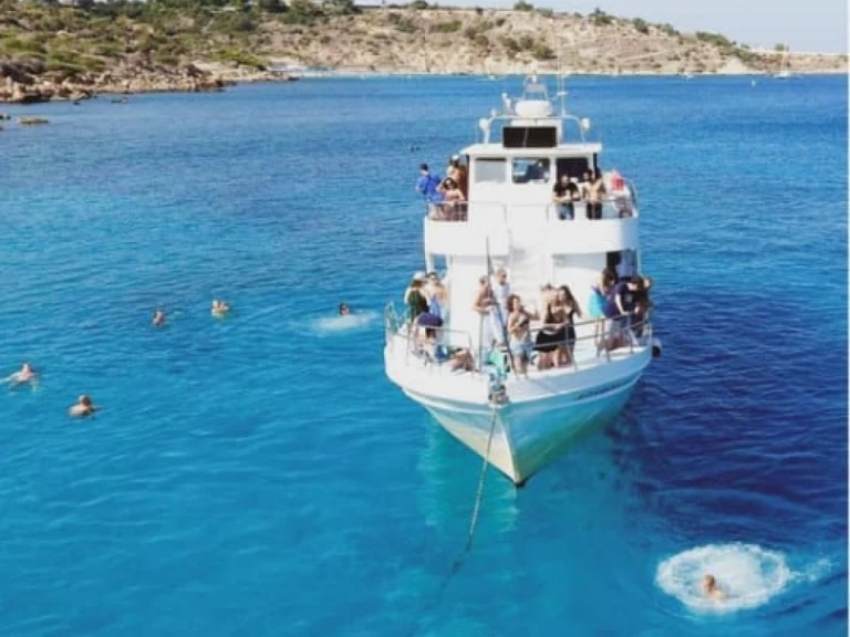 Wynajem łodzi Protaras tanio Coastal passenger vessel