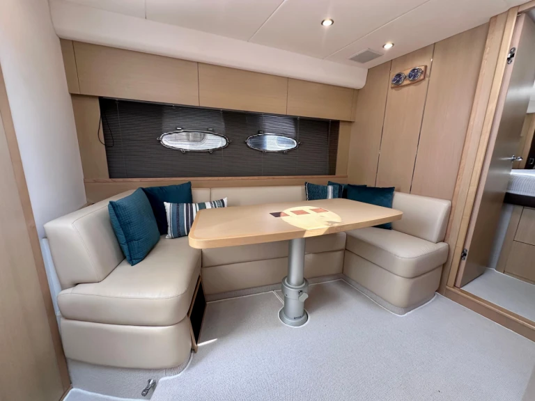 Wynajem łodzi Princess Princess V42 w Villeneuve-Loubet na SamBoat 