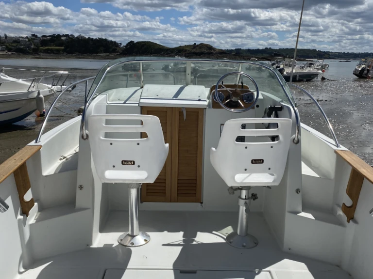 Wynajem Motorówka w Erquy - Jeanneau Cap Camarat 615 WA