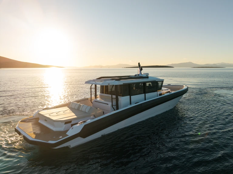 Motorówka do wynajmu w Olympic Marine w najlepszej cenie