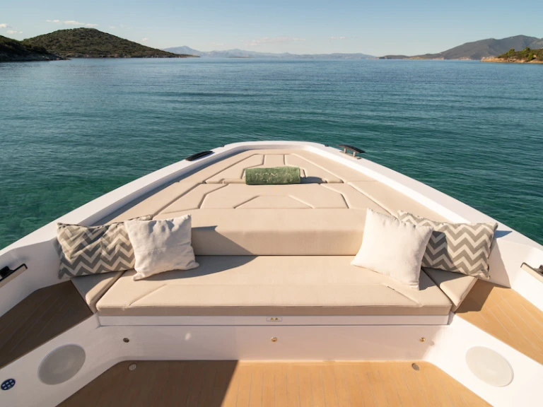 Technohull XPD 46 między profesjonalistami a osobami prywatnymi w Olympic Marine