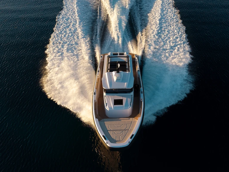 Wynajmij Technohull XPD 46 w Olympic Marine