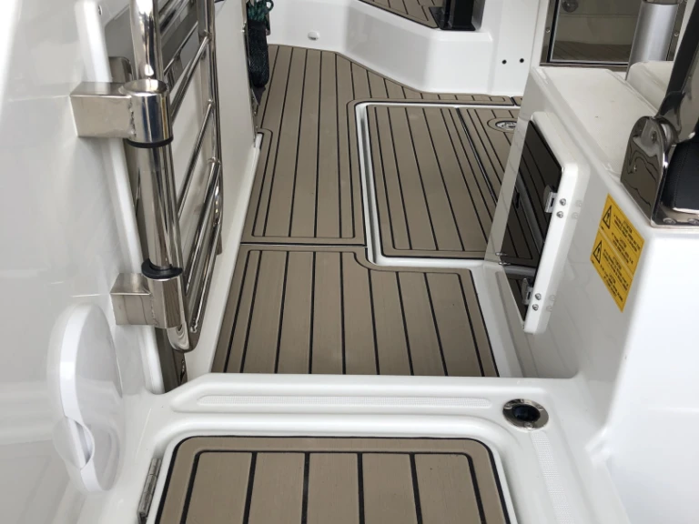 Wynajem Motorówka Jeanneau z patentem 