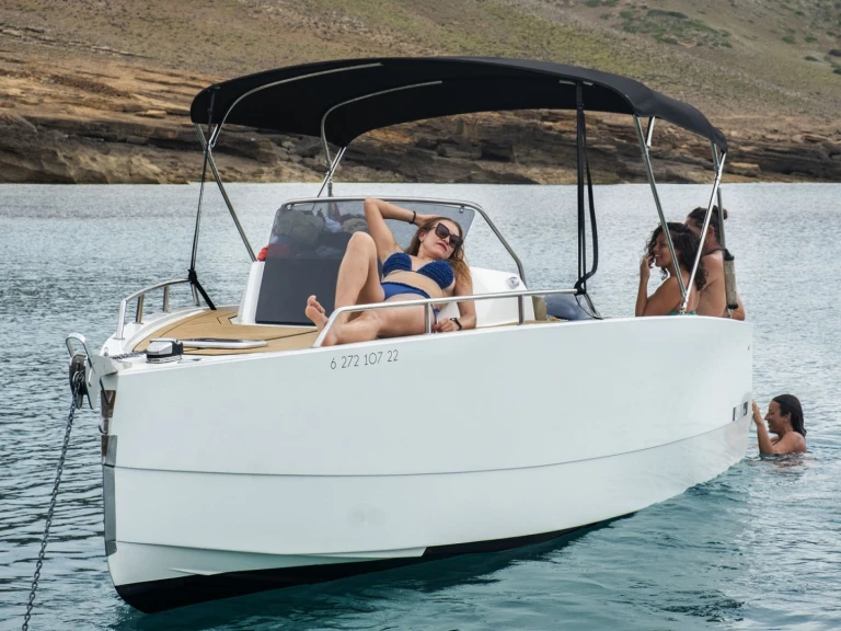 Wynajem Motorówka Nuva z patentem 