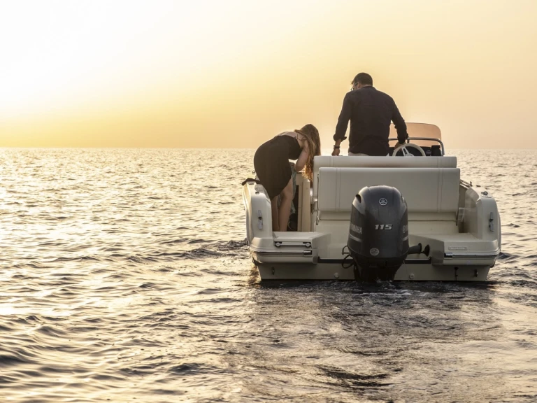 Wynajmij Invictus  200SX w Fornells