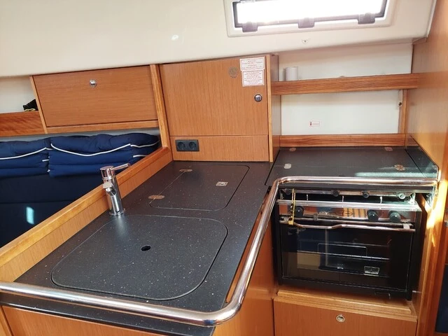 Wynajem Żaglowiec Bavaria z patentem 