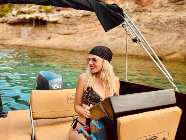 Motorówka do wynajmu w Sant Antoni de Portmany w najlepszej cenie