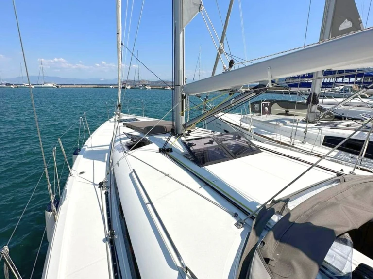 Jeanneau Sun Odyssey 440 między profesjonalistami a osobami prywatnymi w Skiathos