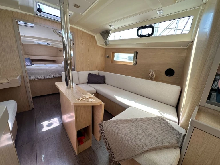 Wynajmij Bénéteau Oceanis 41.1 w Cambrils