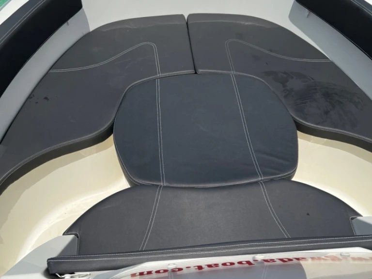 Wynajem Motorówka Pacific Craft z patentem 