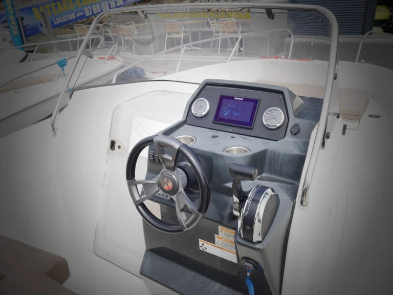 Wynajmij Quicksilver QUICKSILVER 675 ACTIV w La Baule-Escoublac