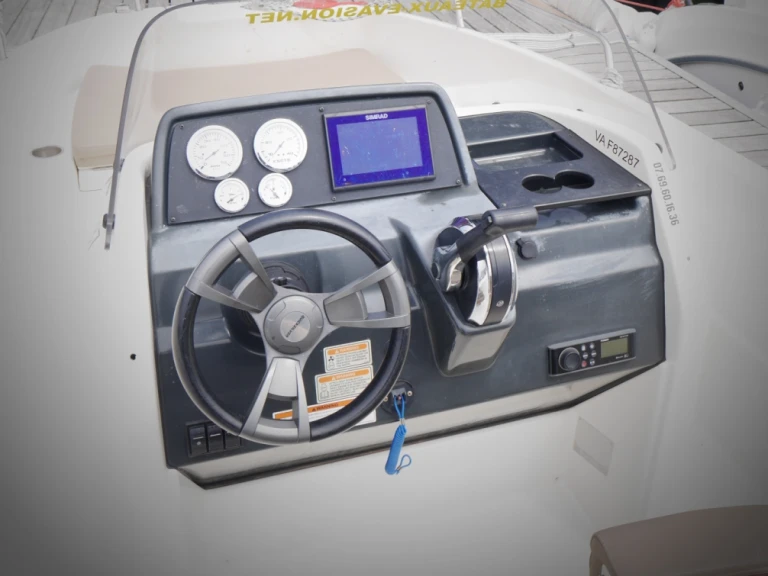 Wynajem Motorówka Quicksilver z patentem 