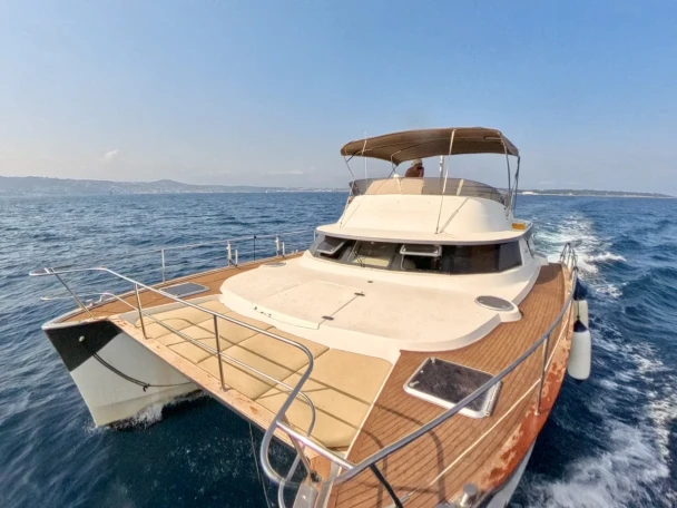 Wynajem Katamaran Fountaine Pajot z patentem 