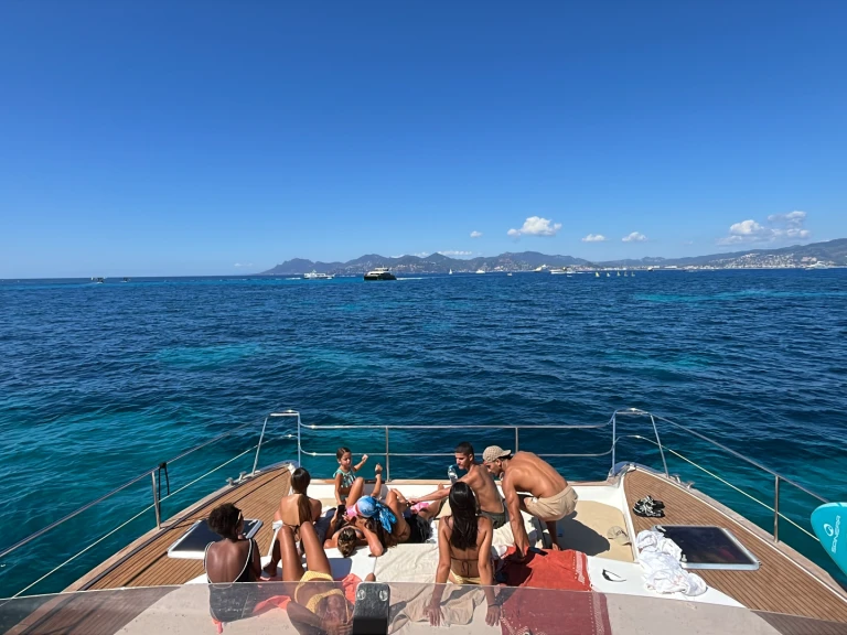 Wynajem Motorówka w Monako - Fountaine Pajot Cumberland 44