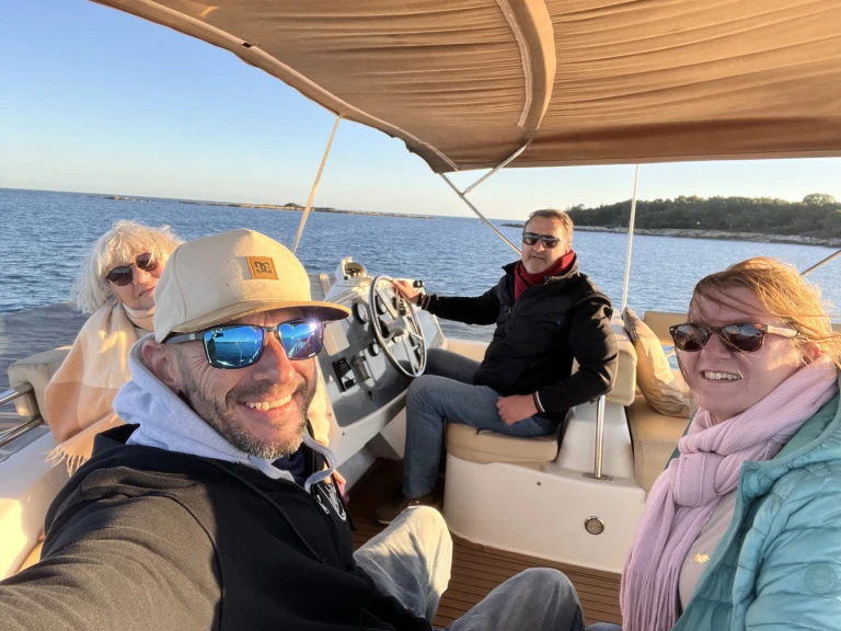 Wynajmij Motorówka z lub bez skippera Fountaine Pajot w Monako