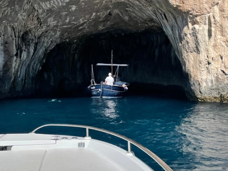 Motorówka do wynajmu w Neapol w najlepszej cenie