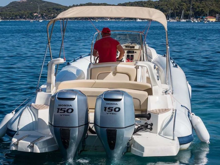 Marlin Boat 26 między profesjonalistami a osobami prywatnymi w Medulin