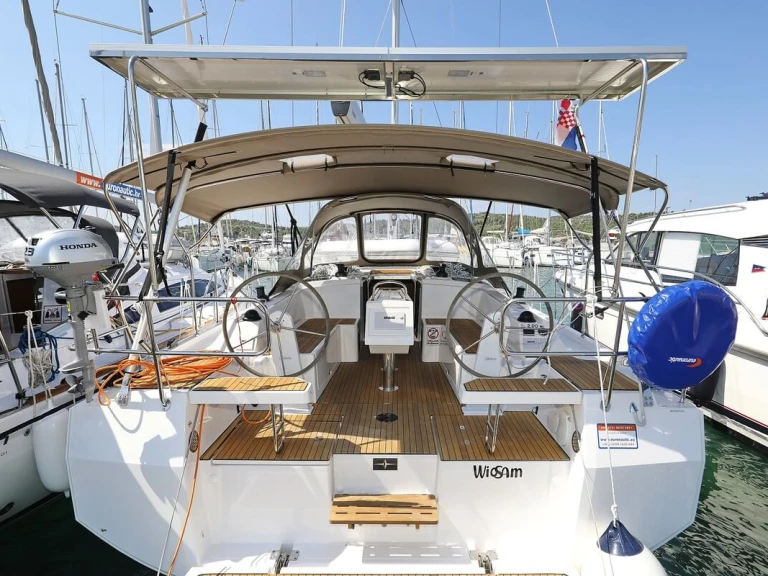 Wynajem Żaglowiec Bavaria z patentem 