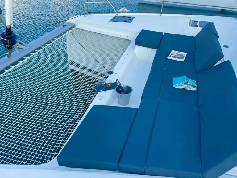 Wynajmij Fountaine Pajot Astrea 42 w Punat