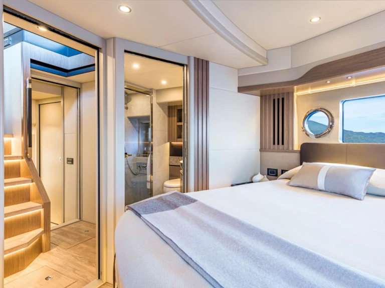 Absolute Navetta 52  między profesjonalistami a osobami prywatnymi w Donji Seget