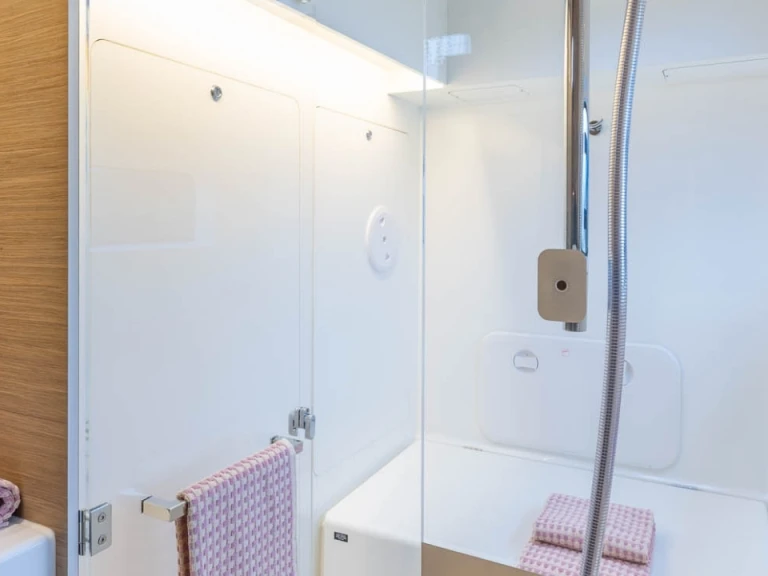 Lagoon Lagoon 38 między profesjonalistami a osobami prywatnymi w Lefkáda