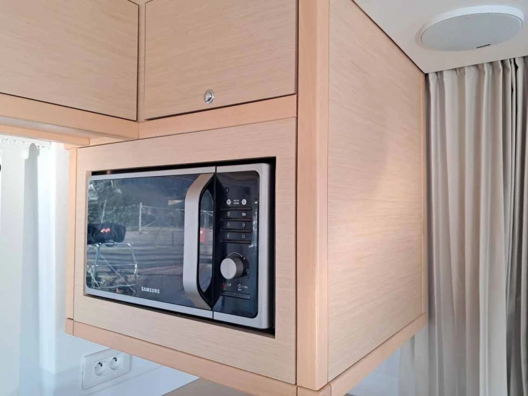 Wynajem Katamaran Lagoon z patentem 