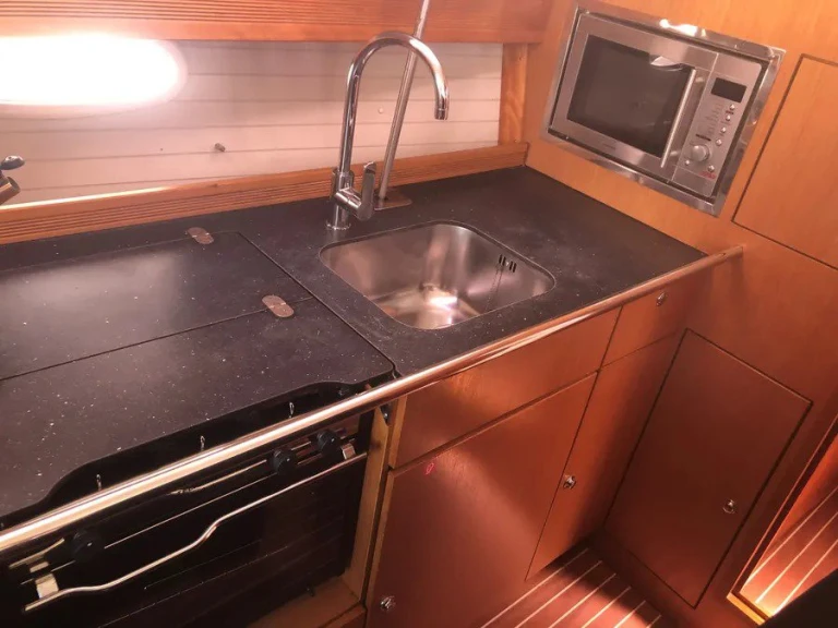 Żaglowiec do wynajmu w Nea Peramos w najlepszej cenie