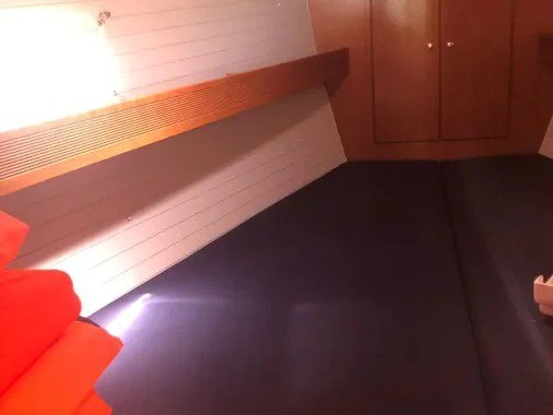 Bavaria Bavaria 43 Cruiser między profesjonalistami a osobami prywatnymi w Nea Peramos