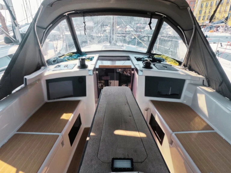 Dufour Dufour 41 między profesjonalistami a osobami prywatnymi w Procida