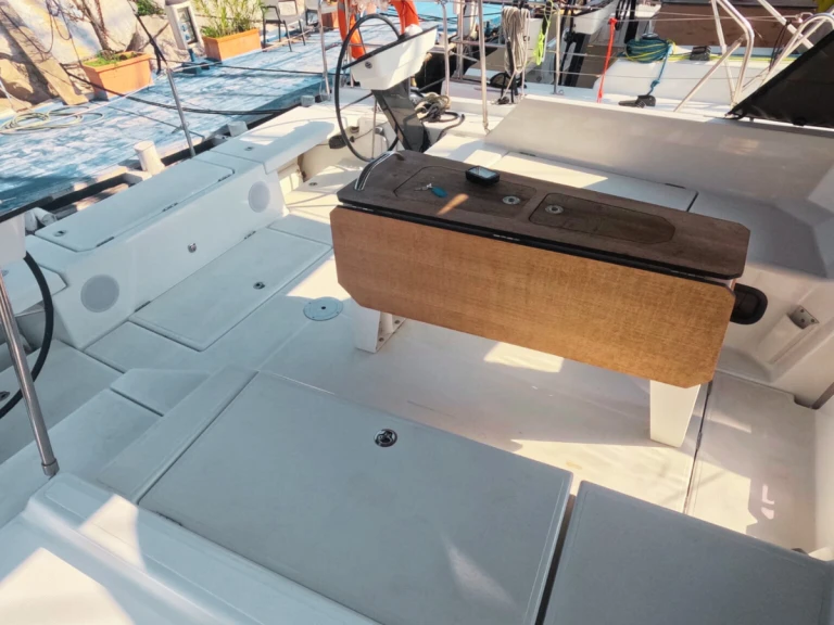 Wynajem Żaglowiec Dufour z patentem 